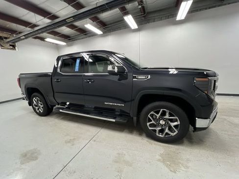 Certified 2025 GMC Sierra 1500 SLE w/ Preferred Package image 9