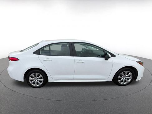 Used 2025 Toyota Corolla LE image 16