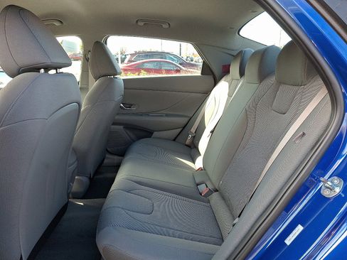 Certified 2025 Hyundai Elantra SE image 10