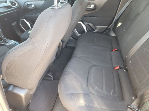 Used 2018 Jeep Renegade Latitude image 29