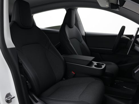 Used 2026 Tesla Model Y 2WD image 37