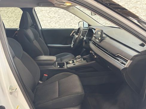 Used 2023 Mitsubishi Outlander ES FWD image 11