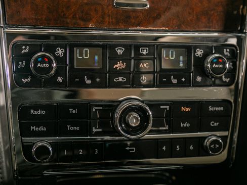 Used 2013 Bentley Mulsanne w/ Premiere Specification Pkg image 53