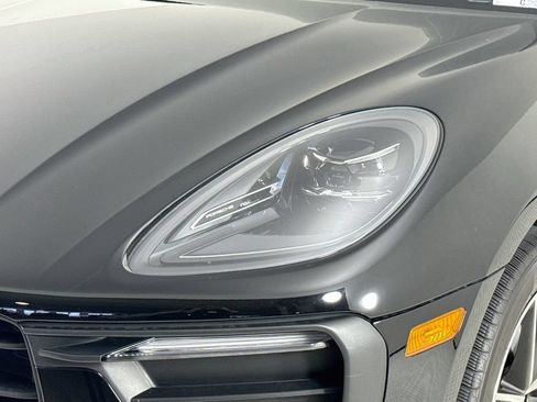 Certified 2024 Porsche Macan AWD/4WD image 25