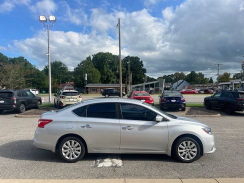 Used 2019 Nissan Sentra S FWD image 3