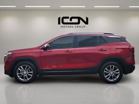 Used 2022 GMC Terrain SLT image 2