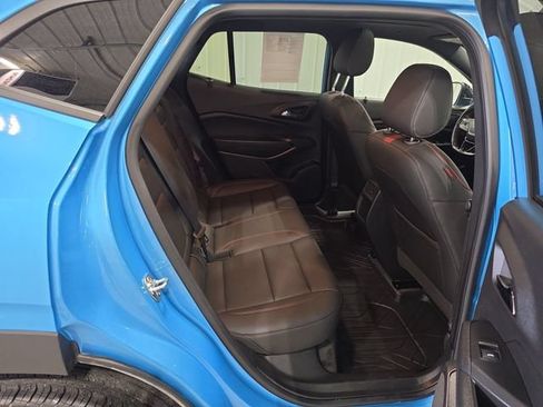 Used 2025 Chevrolet Trax RS w/ Sunroof Package FWD image 28
