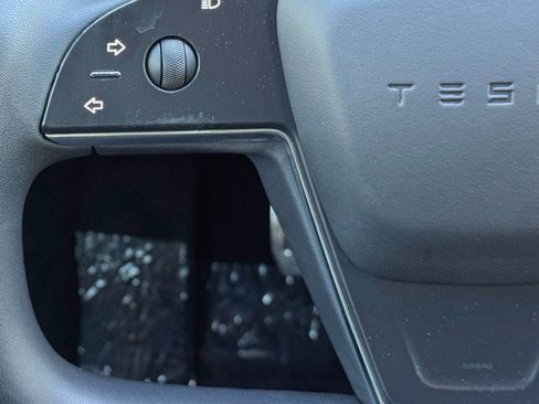 Used 2021 Tesla Model S Plaid image 18