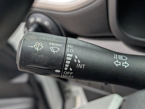 Used 2018 Nissan Titan SV image 46