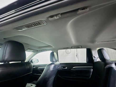 Used 2019 Toyota Highlander Limited image 26