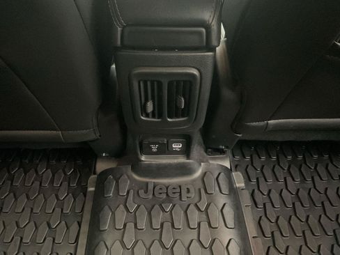 Used 2018 Jeep Compass Limited AWD/4WD image 27