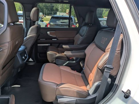 Used 2025 Ford Expedition King Ranch AWD/4WD image 8