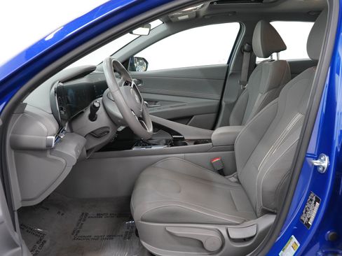 Used 2025 Hyundai Elantra SEL FWD image 43