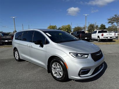 New 2026 Chrysler Pacifica Select