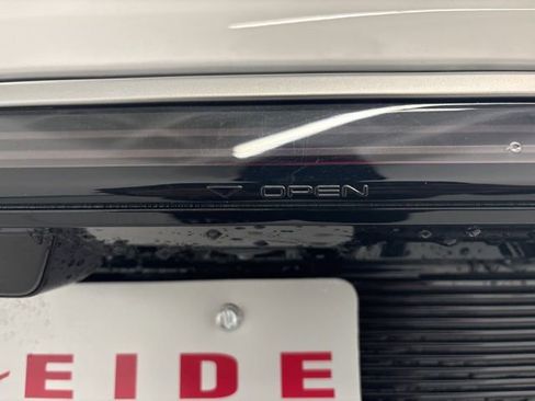 New 2026 Jeep Grand Wagoneer L 4WD w/ Premium Group I image 9