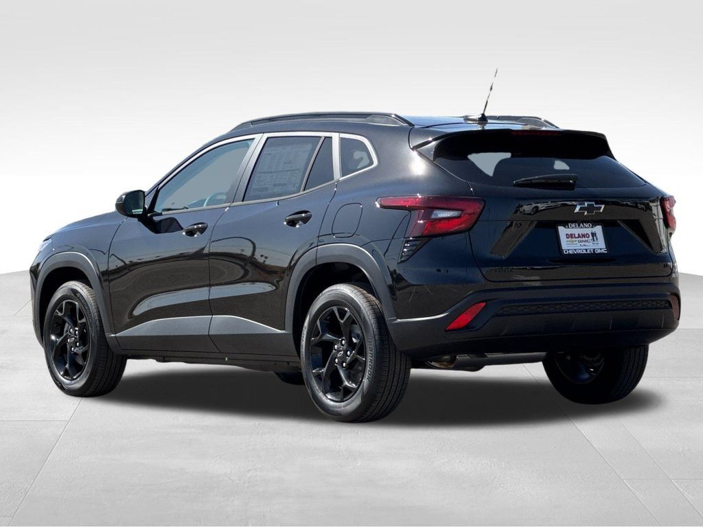 New 2026 Chevrolet Trax LT w/ Midnight Edition FWD image 3
