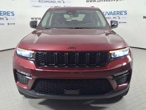 Used 2023 Jeep Grand Cherokee Limited w/ Black Appearance Package AWD/4WD image 2