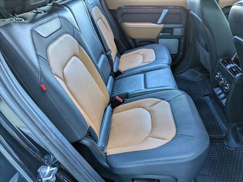 Used 2023 Land Rover Defender 130 X-Dynamic SE image 22