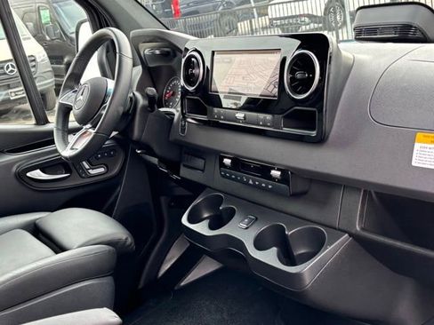 Used 2025 Mercedes-Benz Sprinter 3500 image 14