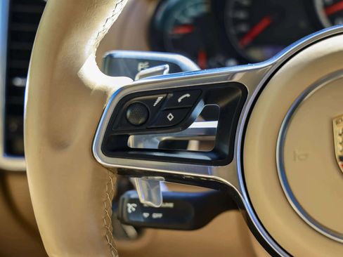 Used 2016 Porsche Cayenne Turbo image 28