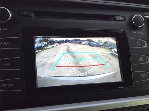Used 2019 Toyota Highlander LE FWD image 17