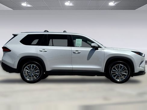 Used 2024 Toyota Grand Highlander AWD image 8