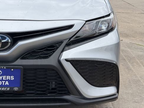 Used 2024 Toyota Camry SE FWD image 4