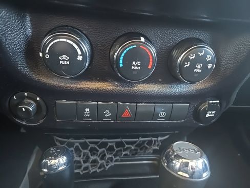 Used 2015 Jeep Wrangler Unlimited Sahara AWD/4WD image 20