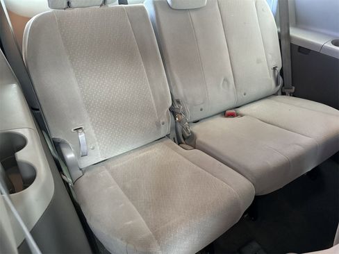 Used 2015 Toyota Sienna LE image 37