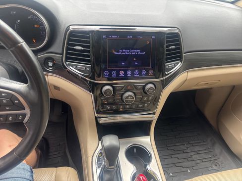 Used 2019 Jeep Grand Cherokee Limited w/ Luxury Group II AWD/4WD image 11