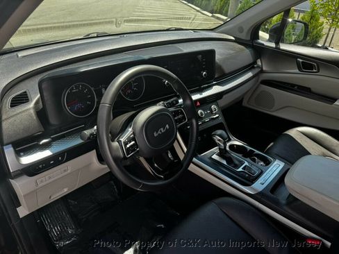 Used 2024 Kia Carnival LX FWD image 10