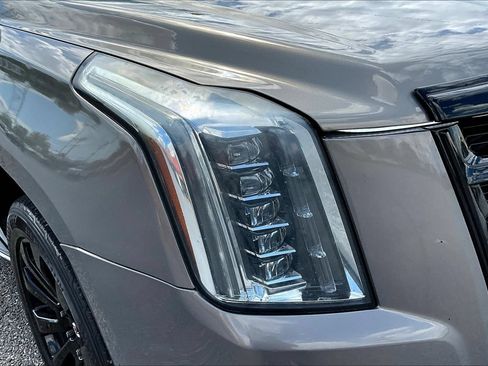 Used 2018 Cadillac Escalade 2WD image 34