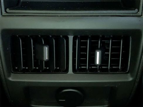 Used 2015 Cadillac SRX Luxury image 17