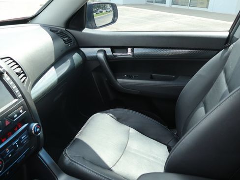 Used 2011 Kia Sorento SX FWD image 23