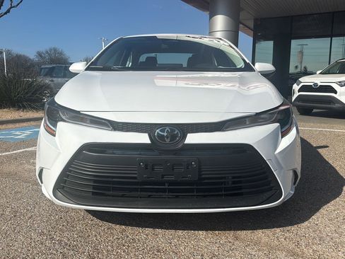 Used 2025 Toyota Corolla LE image 8