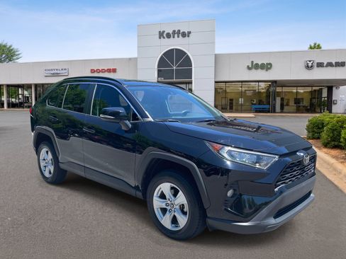 Used 2021 Toyota RAV4 XLE FWD image 2