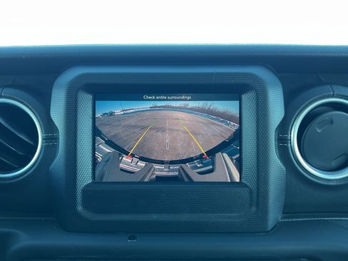 Used 2020 Jeep Wrangler Unlimited Sahara w/ Cold Weather Group image 30