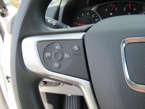 Used 2024 GMC Terrain SLE w/ Driver Convenience Package image 21