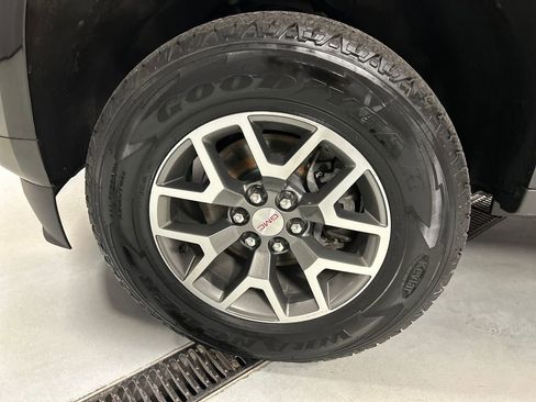 Used 2022 GMC Canyon AT4 image 9