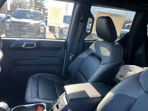 New 2025 Ford Bronco Outer Banks image 9