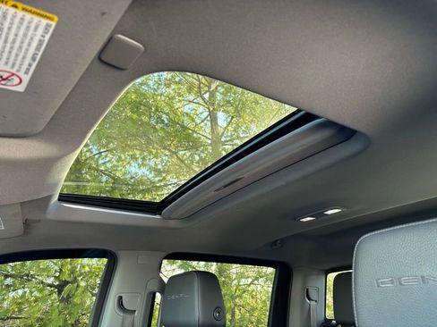 Used 2021 GMC Sierra 2500 Denali w/ Denali Ultimate Package image 16