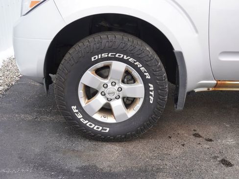 Used 2012 Nissan Frontier SV AWD/4WD image 6