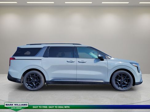 Used 2025 Kia Carnival SX Prestige FWD image 2