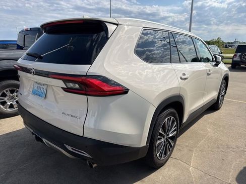 Used 2024 Toyota Grand Highlander AWD Hybrid image 9