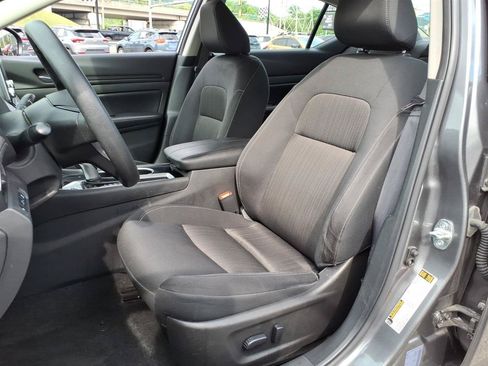 Used 2024 Nissan Altima 2.5 SV FWD image 7