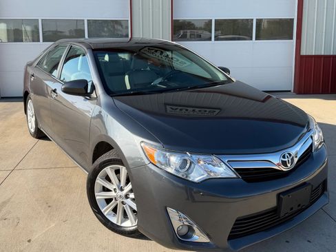 Used 2012 Toyota Camry XLE FWD image 1
