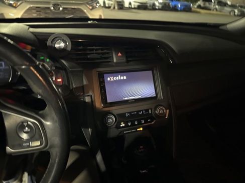 Used 2018 Honda Civic Sport image 19