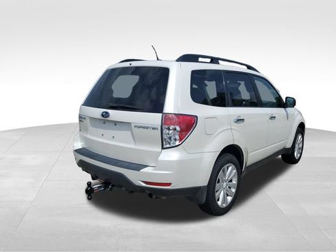 Used 2011 Subaru Forester 2.5X Premium w/ All-Weather Pkg AWD/4WD image 4