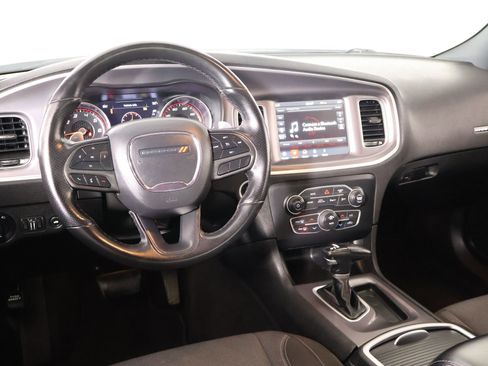 Used 2022 Dodge Charger SXT image 2