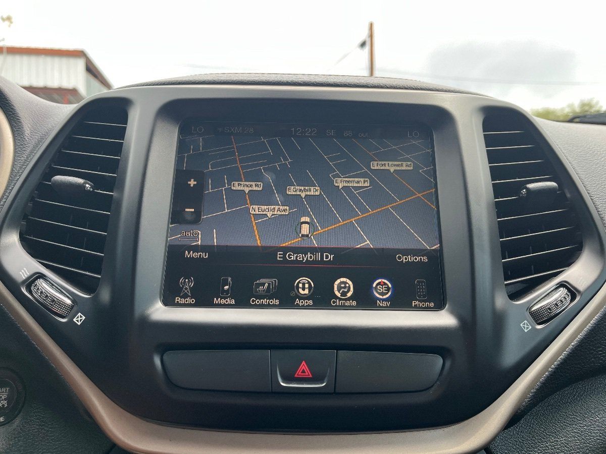 Used 2015 Jeep Cherokee Limited AWD/4WD image 15
